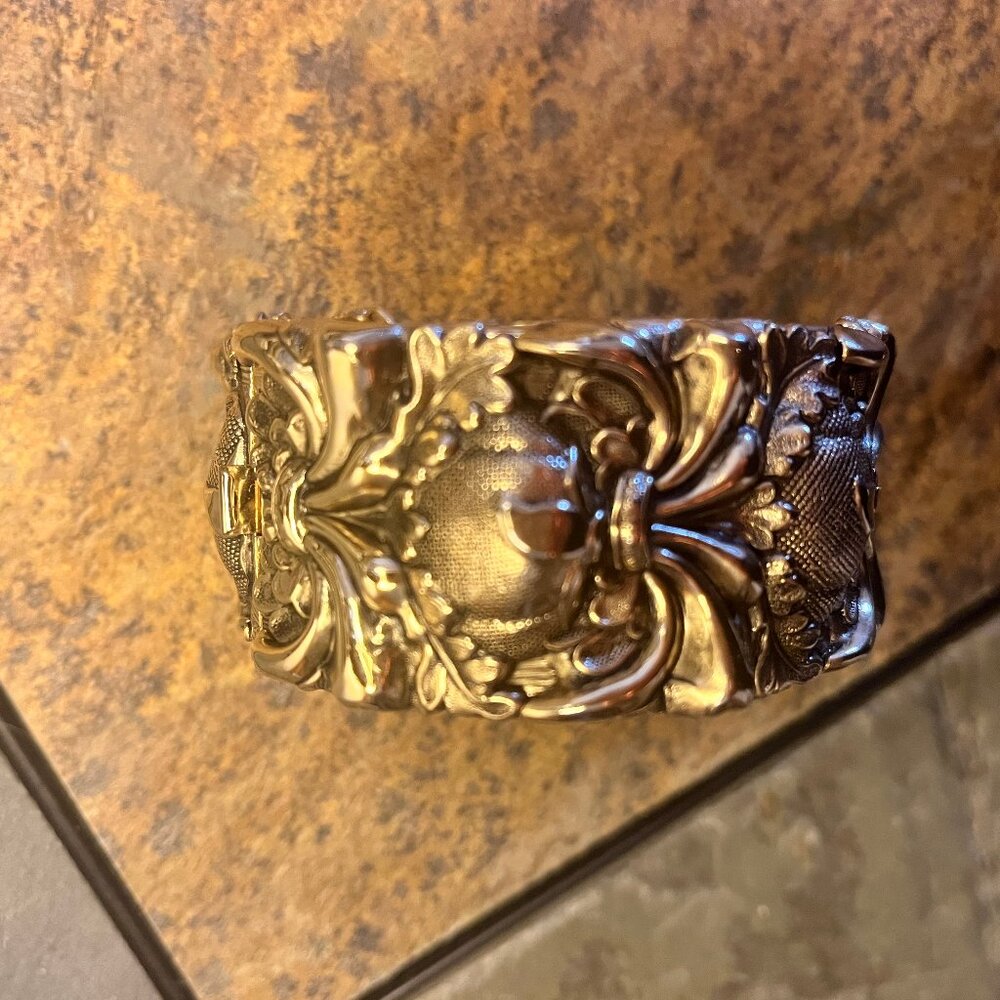 Vintage Goldtone Whiting & Davis Bangle Bracelet - Picture 6 of 13
